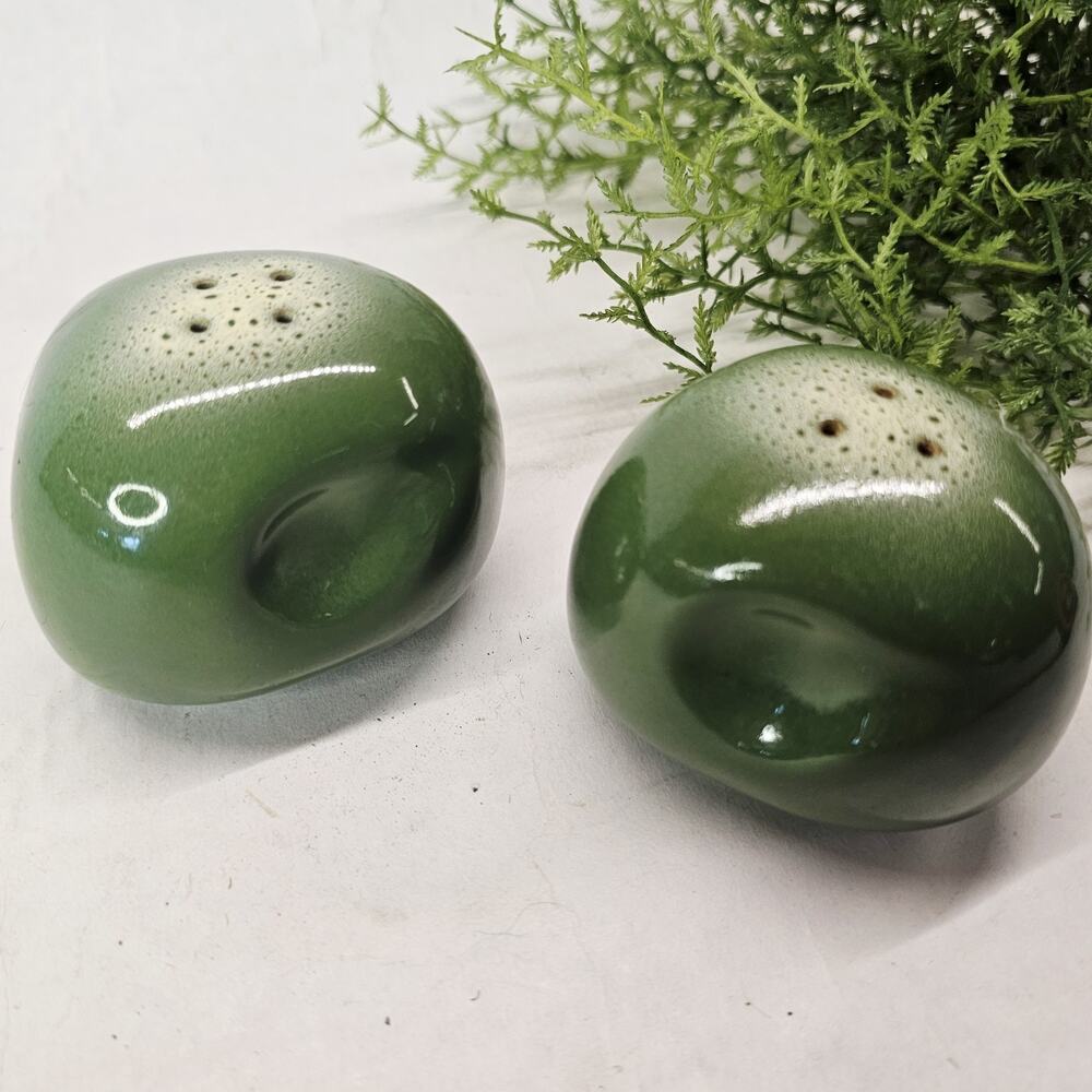 Vintage Tamac Pottery FROSTY PINE Green White Salt & Pepper Shaker Set Perry OK